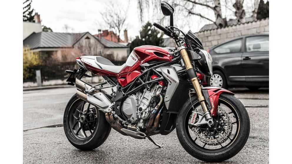 MV Agusta Brutale 1090 - Kép 18