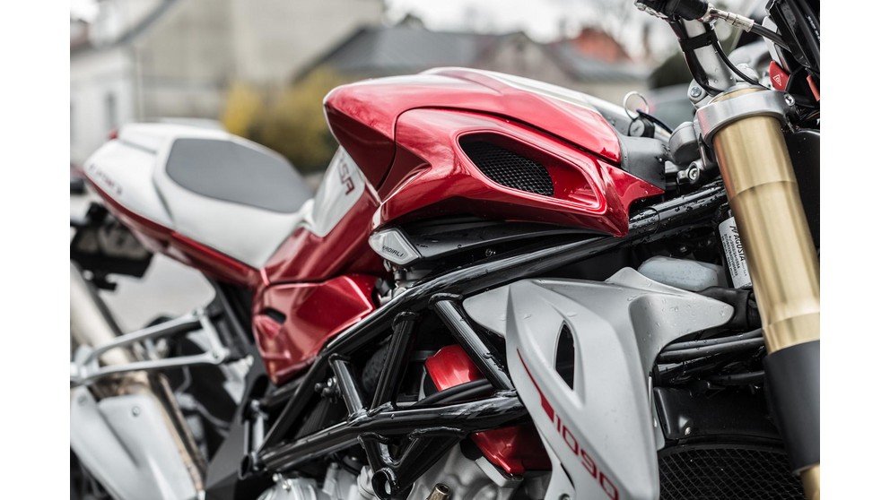 MV Agusta Brutale 1090 - Imagem 24