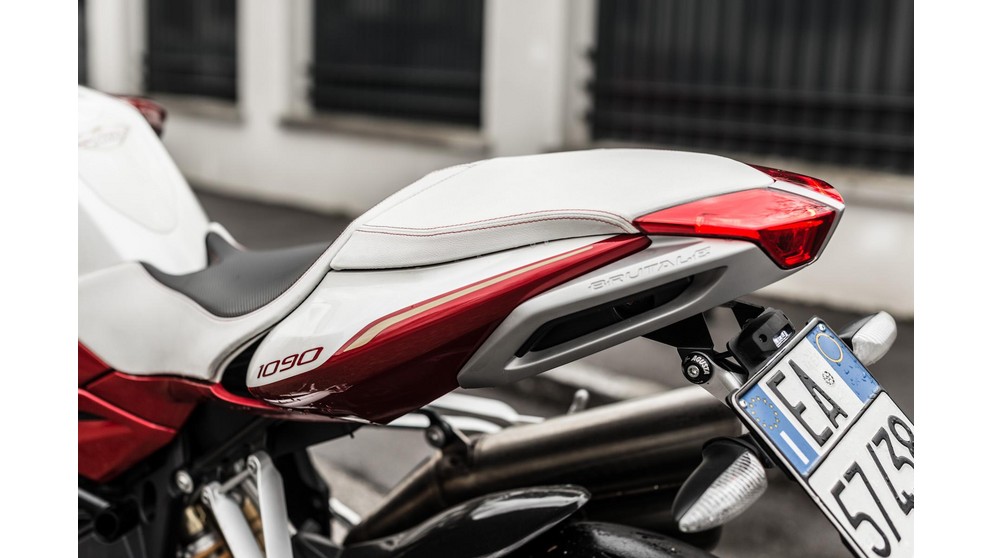 MV Agusta Brutale 1090 - Obrázok 22