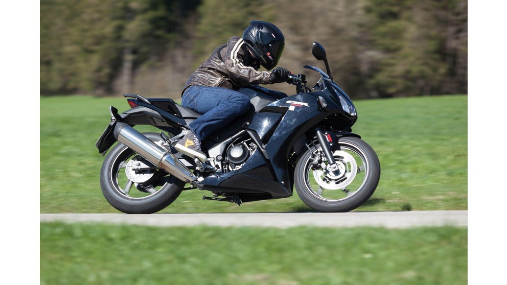 Honda CBR 300 R - Slika 12