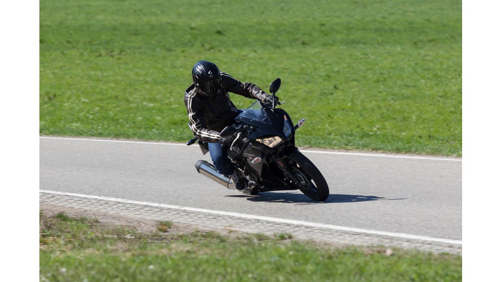 Honda CBR 300 R - Slika 18