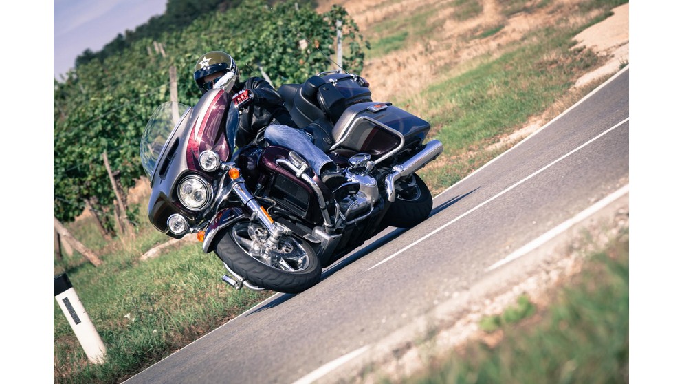 Harley-Davidson CVO Ultra Limited FLHTKSE - Imagem 6