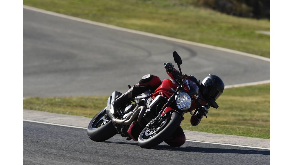 Ducati Monster 1200 R - Obrázok 23