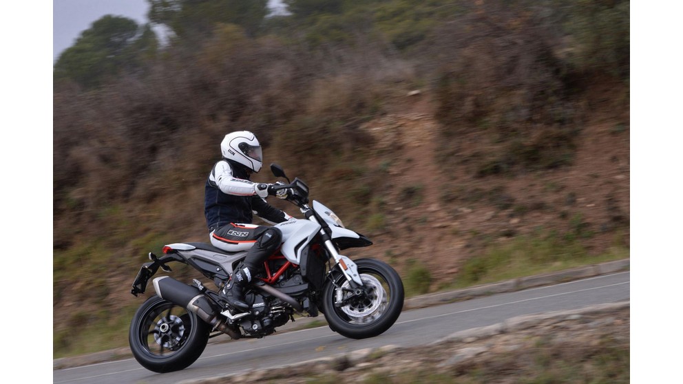 Ducati Hyperstrada - Resim 18