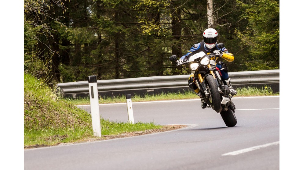 Triumph Speed Triple 1050 - Imagem 14