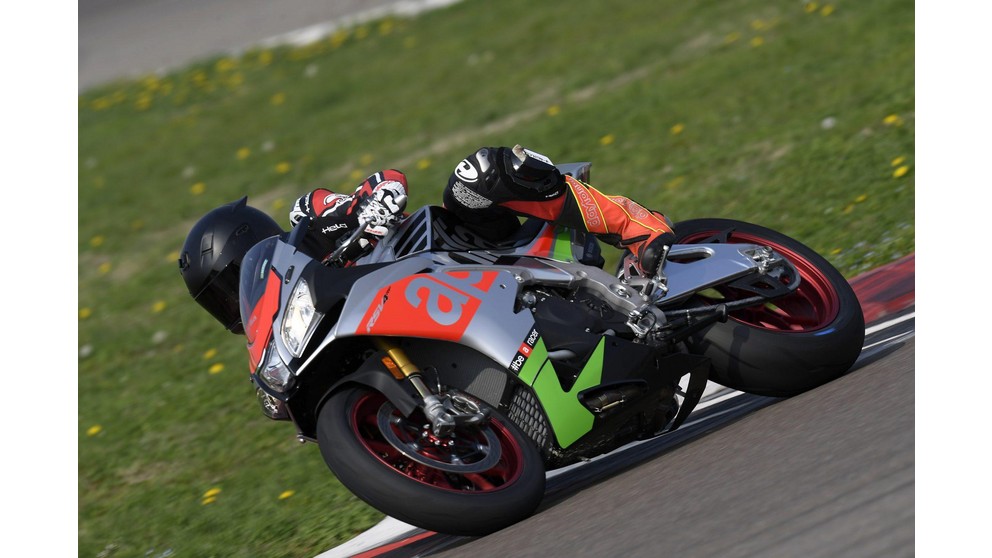 Aprilia RSV4 RF - Bild 18