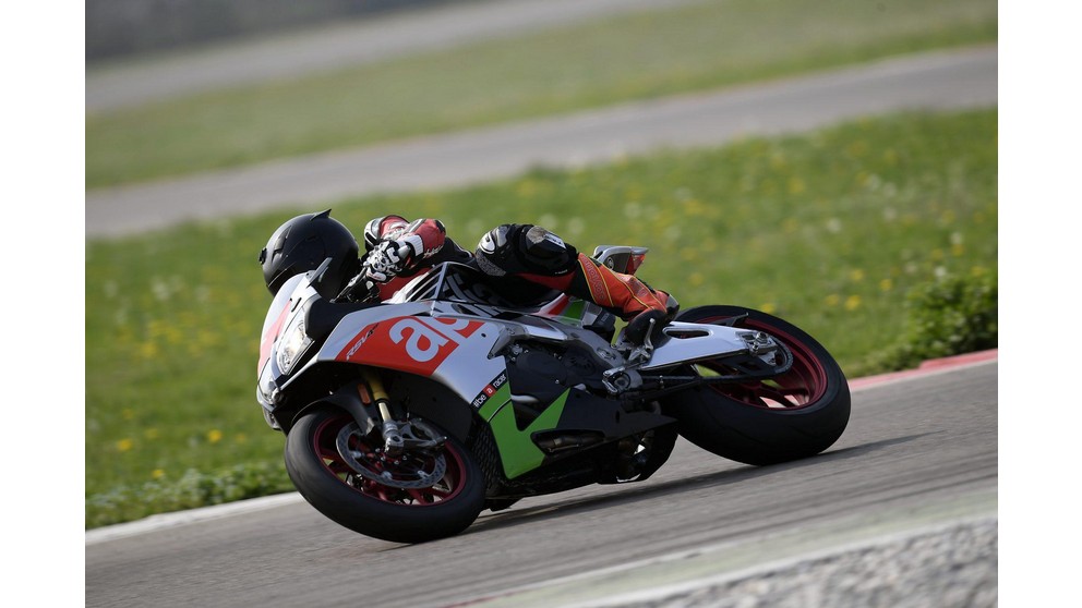 Aprilia RSV4 RF - Bild 18