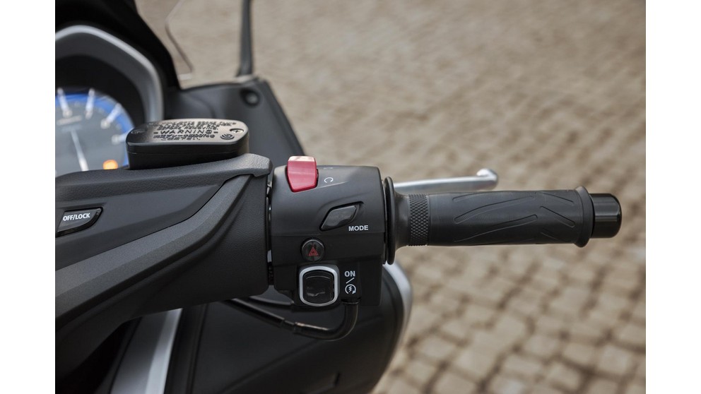 Yamaha T-MAX 530 ABS - Slika 23