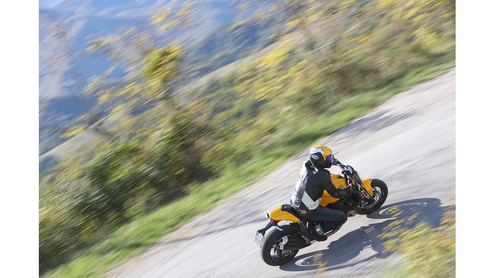 Ducati Monster 821 - Image 14