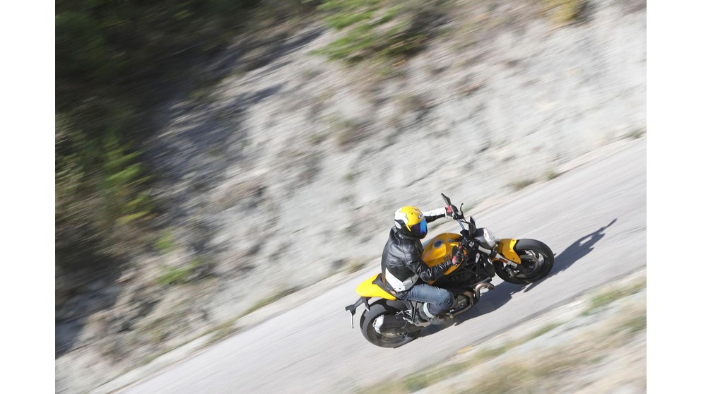 Ducati Monster 821 - Imagem 17