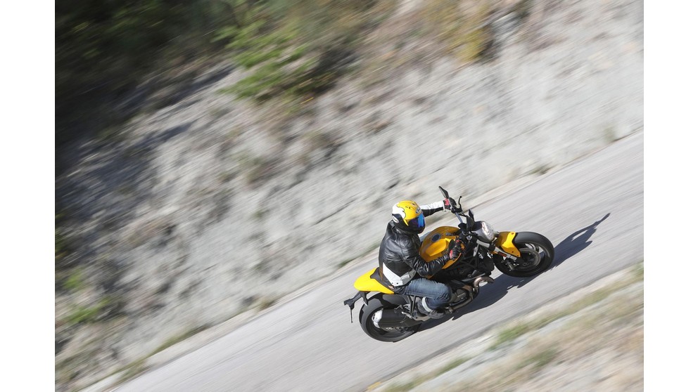 Ducati Monster 821 - Image 18