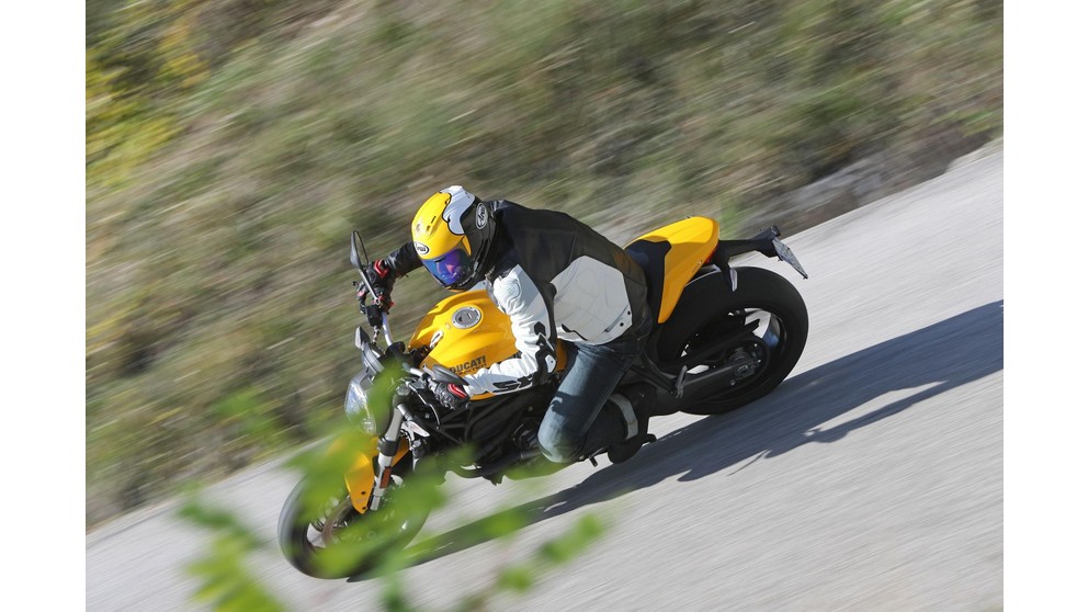 Ducati Monster 821 - Image 21