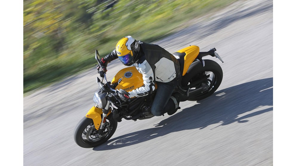 Ducati Monster 821 - Слика 23