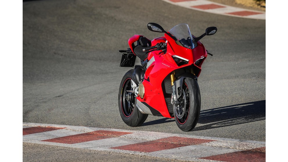 Ducati Panigale V4 Speciale - Resim 8