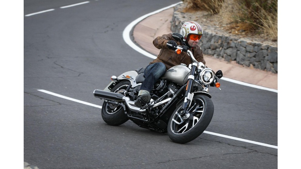 Harley-Davidson Softail Sport Glide FLSB - Slika 11