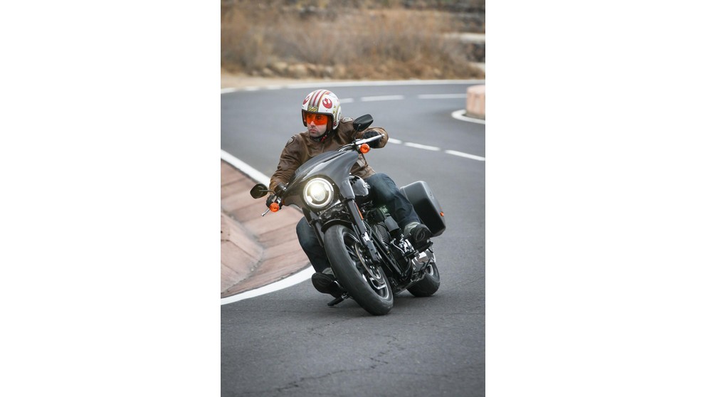 Harley-Davidson Softail Sport Glide FLSB - Obraz 9