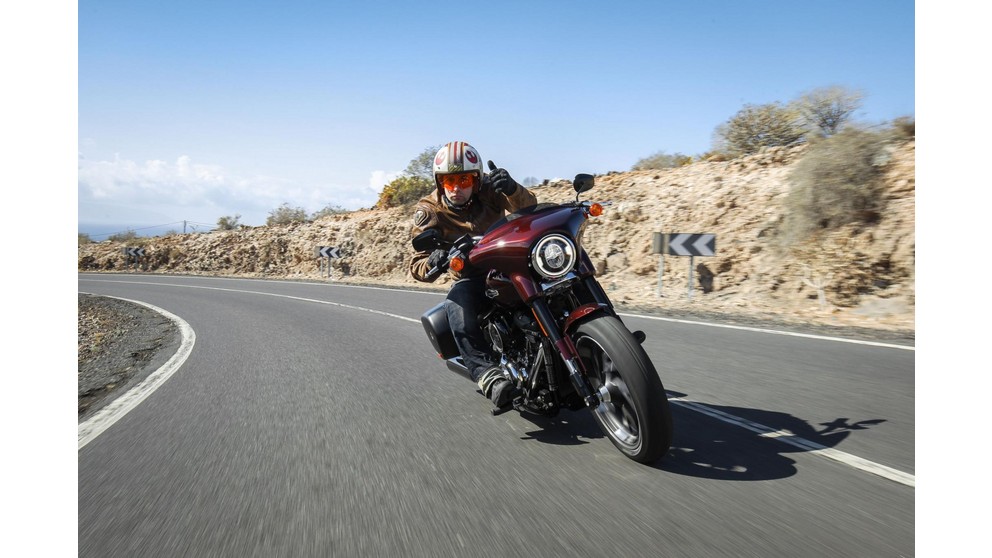 Harley-Davidson Softail Sport Glide FLSB - Obraz 5