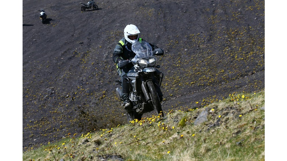 Triumph Tiger 800 XCx - Imagem 24