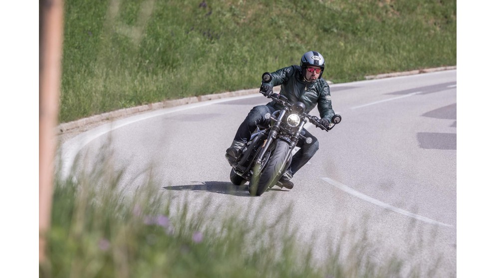 Triumph Bonneville Bobber Black - Image 20