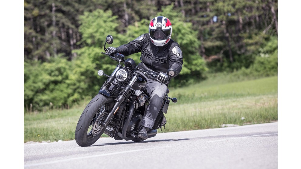 Triumph Bonneville Bobber Black - Resim 22