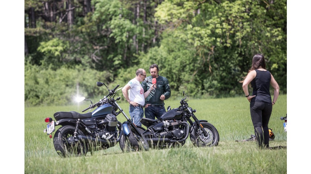 Triumph Bonneville Bobber Black - afbeelding 24