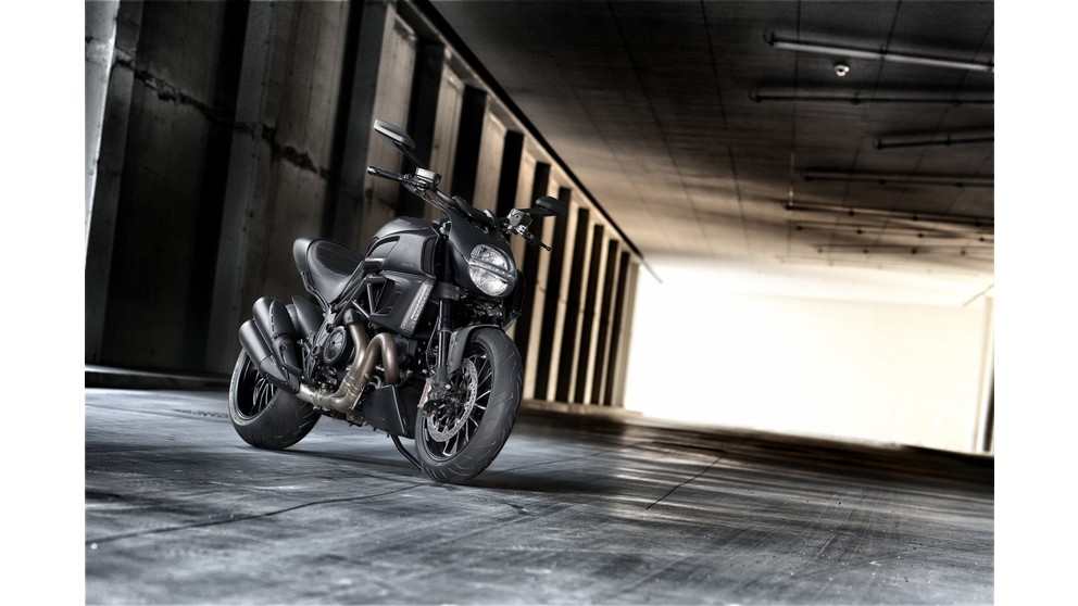 Ducati Diavel 1200 Dark - Imagem 23