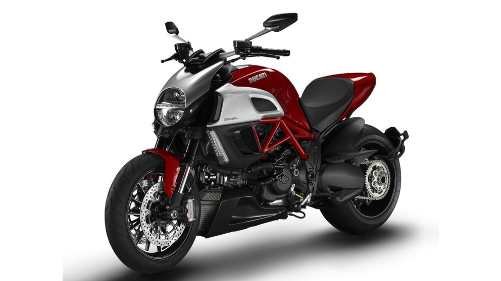 Ducati Diavel 1200 Dark - Resim 12