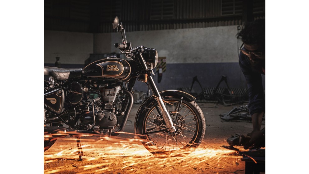 Royal Enfield Classic 500 Tribute Black - Slika 5