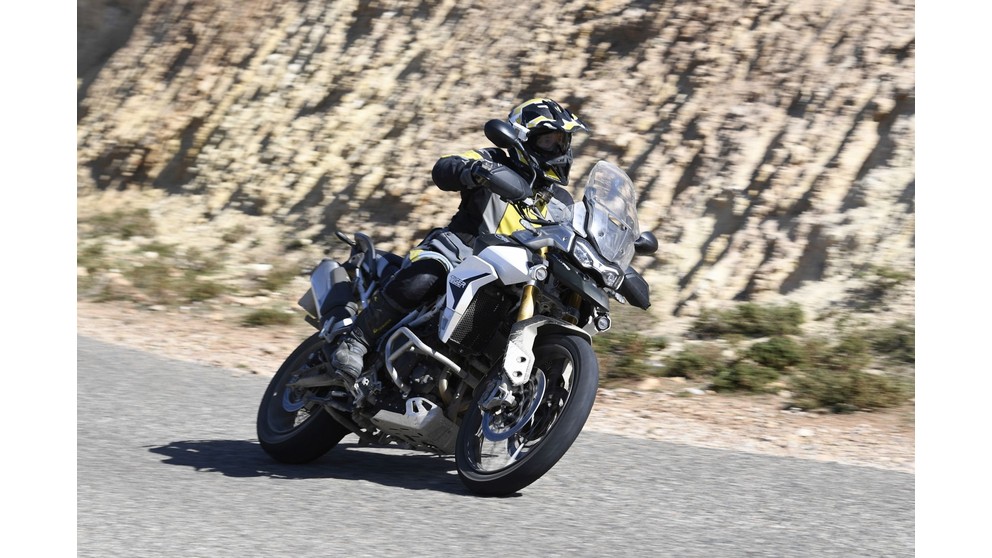 Triumph Tiger 800 XCA - Imagem 15