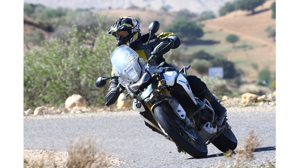 Triumph Tiger 800 XCA - Imagem 13