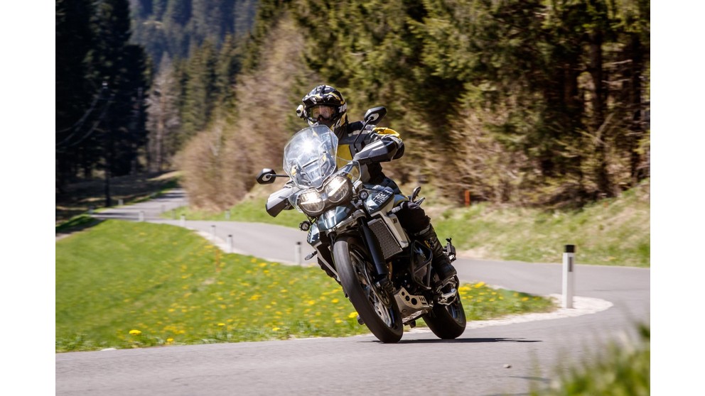 Triumph Tiger 800 XCA - Imagem 12