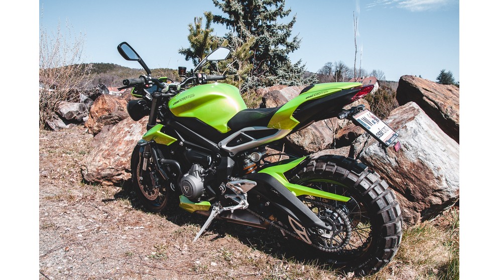 Triumph Speed Triple R - Imagen 17