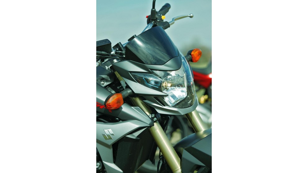 Suzuki GSR 750 - Bild 24