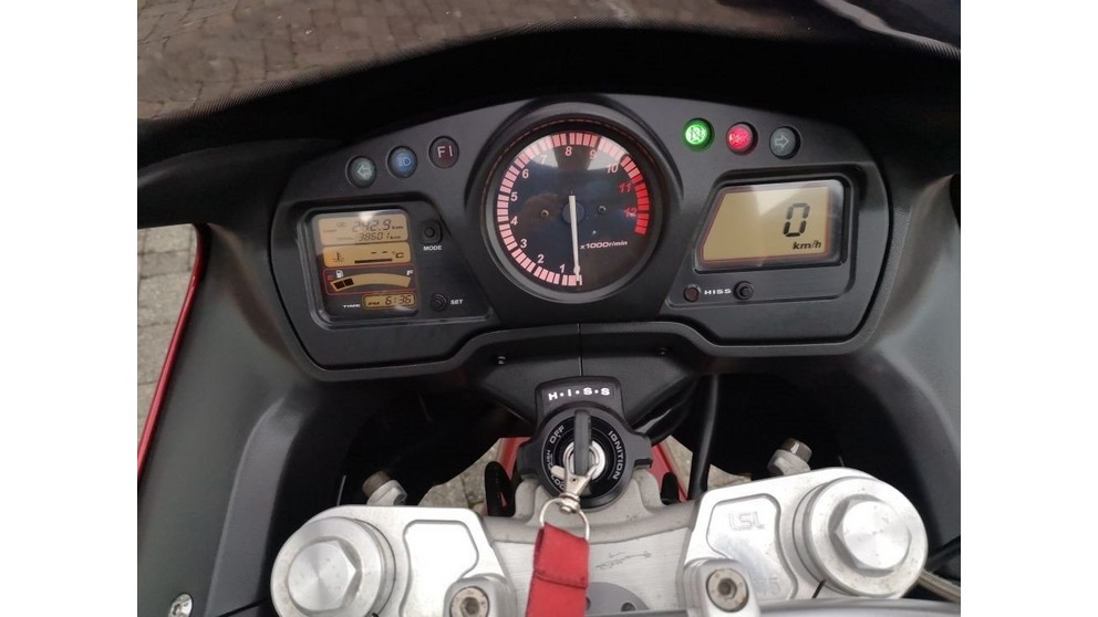 Honda CBR 1100 XX Super Blackbird - Resim 16
