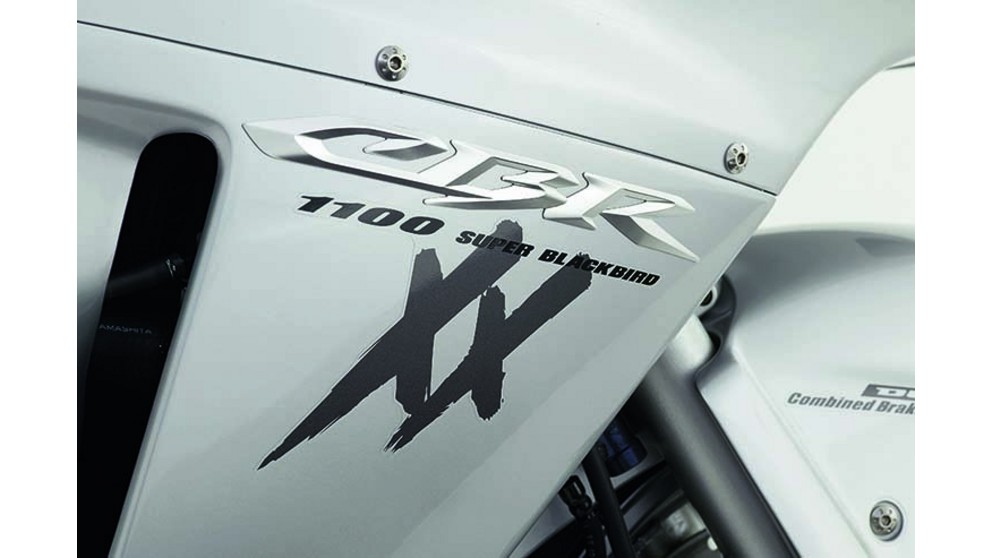 Honda CBR 1100 XX Super Blackbird - Resim 21
