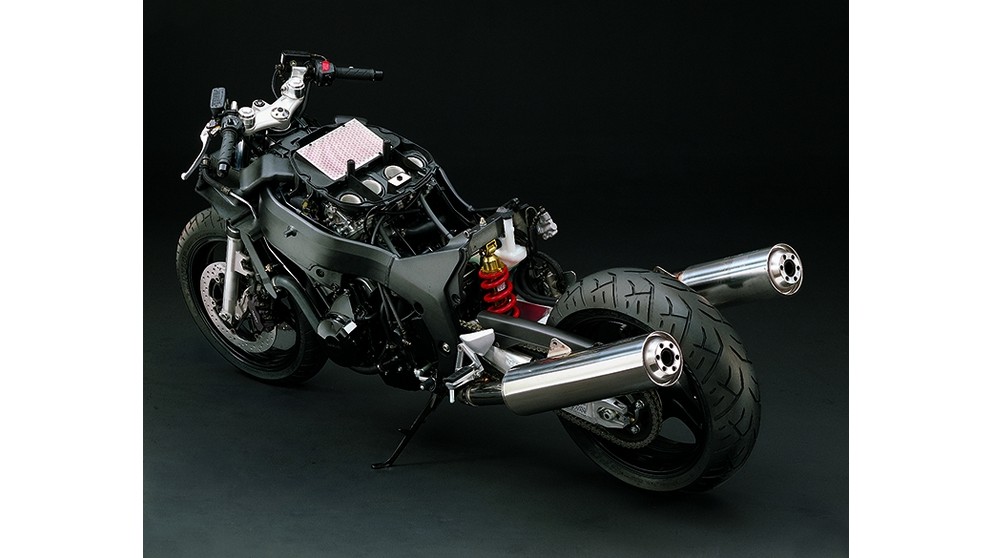 Honda CBR 1100 XX Super Blackbird - Slika 3
