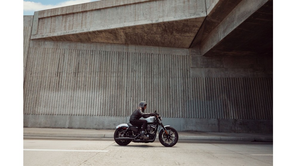 Harley-Davidson Sportster XL 883 N Iron - Imagen 12