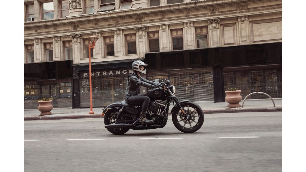 Harley-Davidson Sportster XL 883 N Iron - Immagine 13