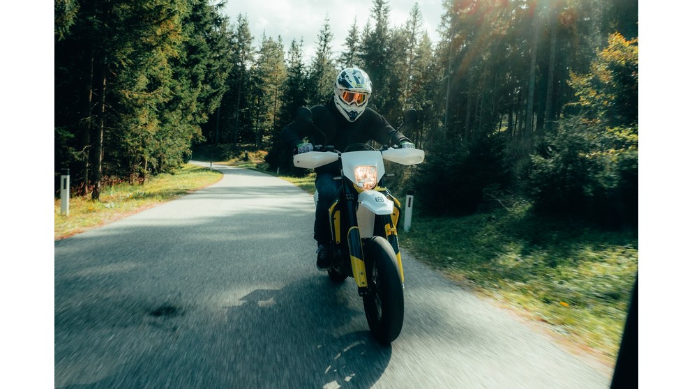 Husqvarna 701 Supermoto - Slika 19