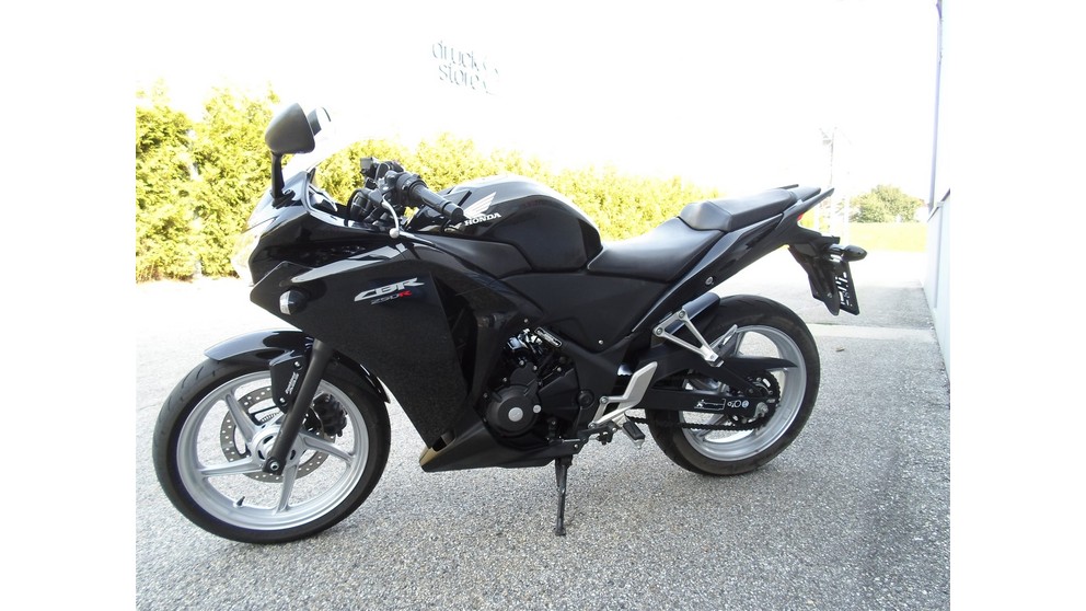 Honda CBR 250 R - Image 17