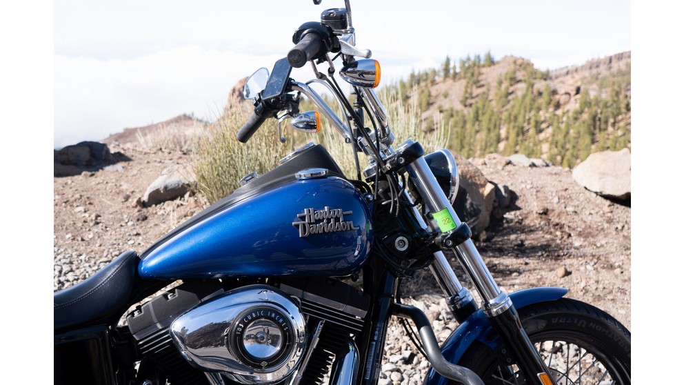 Harley-Davidson Softail Deluxe FLSTN - Imagem 21