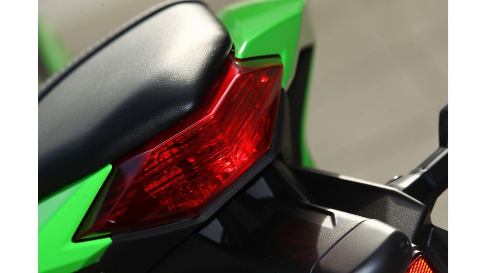 Kawasaki Ninja 300 - Resim 22