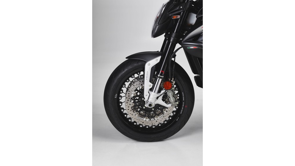 MV Agusta Dragster 800 RR - Image 22