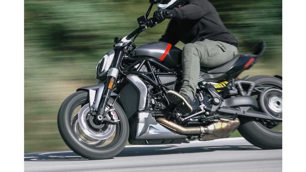 Ducati XDiavel Black Star - Resim 22