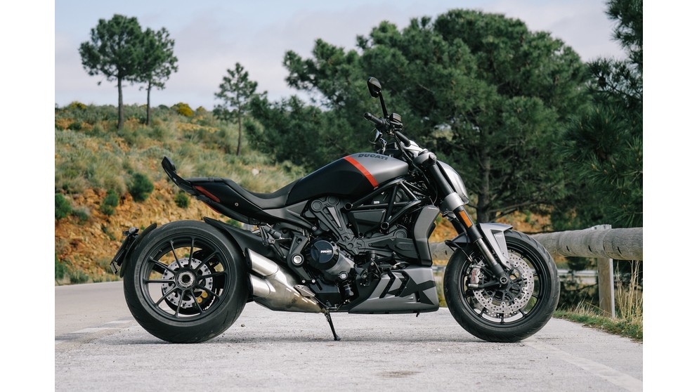 Ducati XDiavel Black Star - Imagen 13