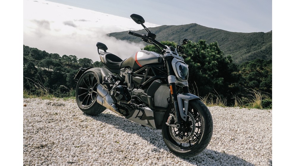 Ducati XDiavel Black Star - Imagen 9