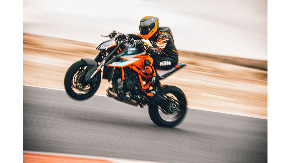 KTM 1290 Super Duke RR - Slika 22