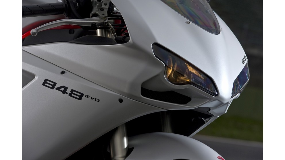 Ducati 848 - Image 23