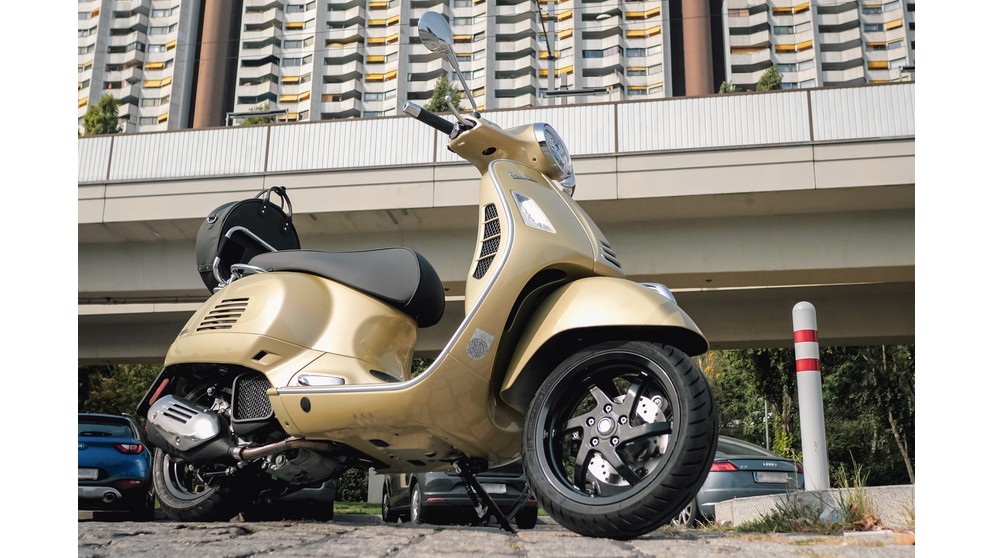 Vespa GTS 125 Supertech iGET 75th Anniversary - Immagine 18