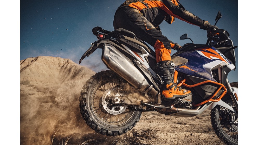 KTM 990 Super Duke R - Imagem 22